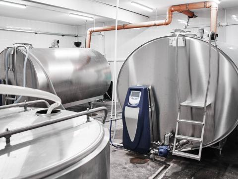 bulk milk tanks