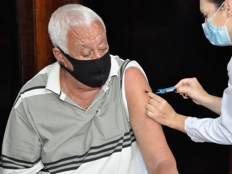 Vaccination of older man in Brazil
