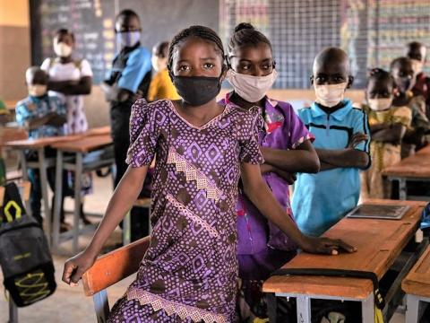 Schoolchildren in Burkina Faso wearing masks
