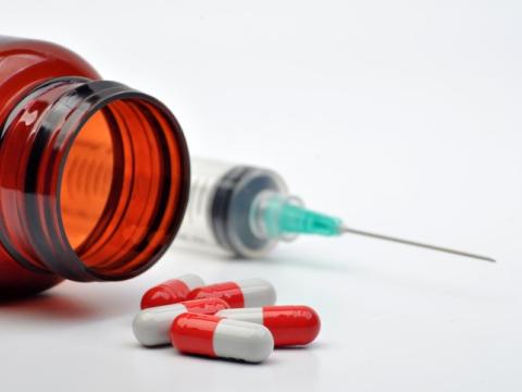 Capsules and syringe