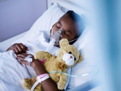 Childe with oxygen mask and teddy bear