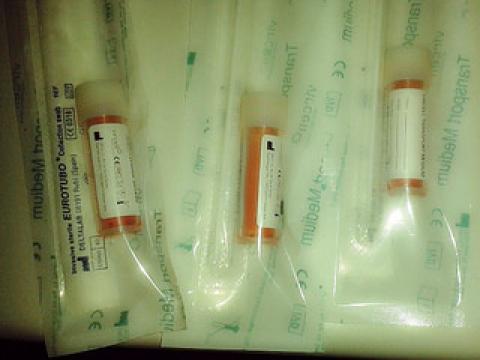 Coronavirus transport medium