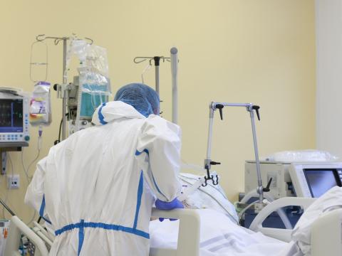 COVID nurse in ICU