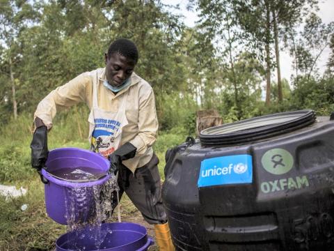DRC hand washing chlorination, Oxfam