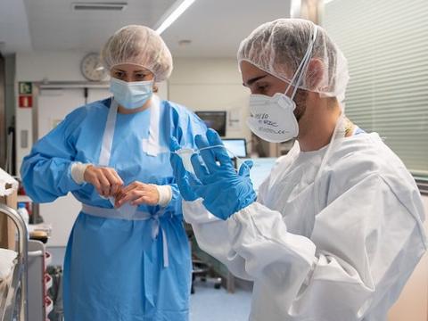 Health workers putting on their PPE