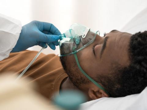 Man receiving oxygen mask in hospital