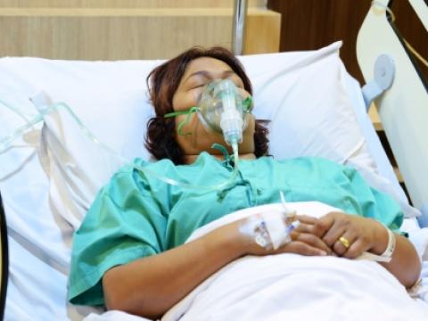 Patient with oxygen mask