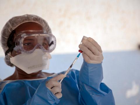 Ebola vaccinator