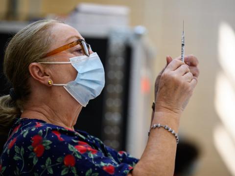 vaccinator