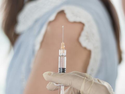 Vaccine syringe